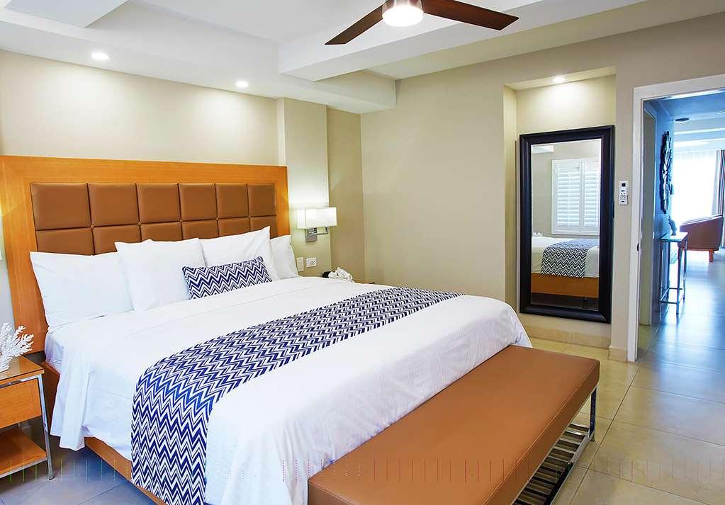 Divi Dutch Village Beach Resort شاطئ بالم الغرفة الصورة